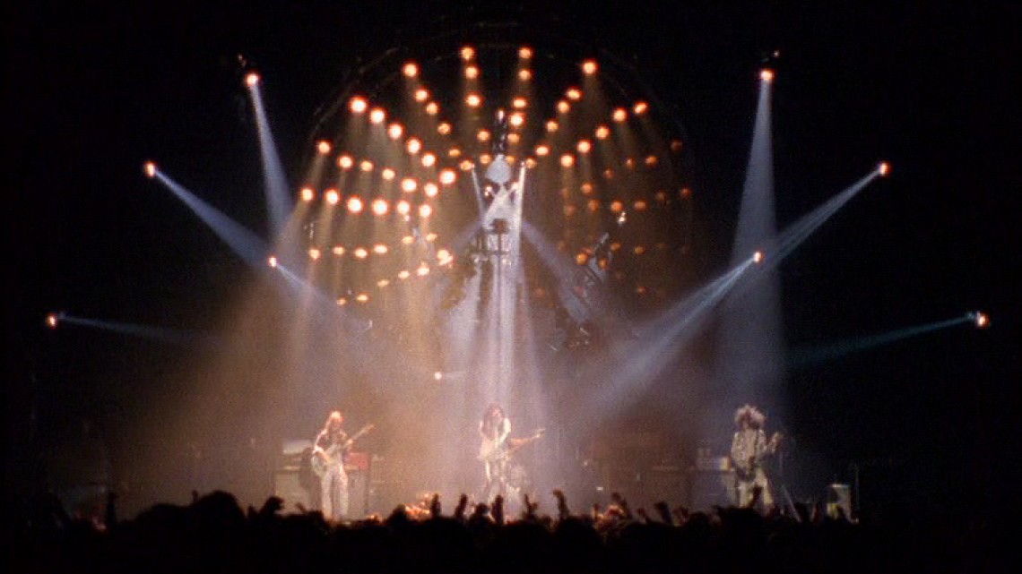 Nichol_Doug_Lenny Kravitz  Alive from Planet Earth_Still_2